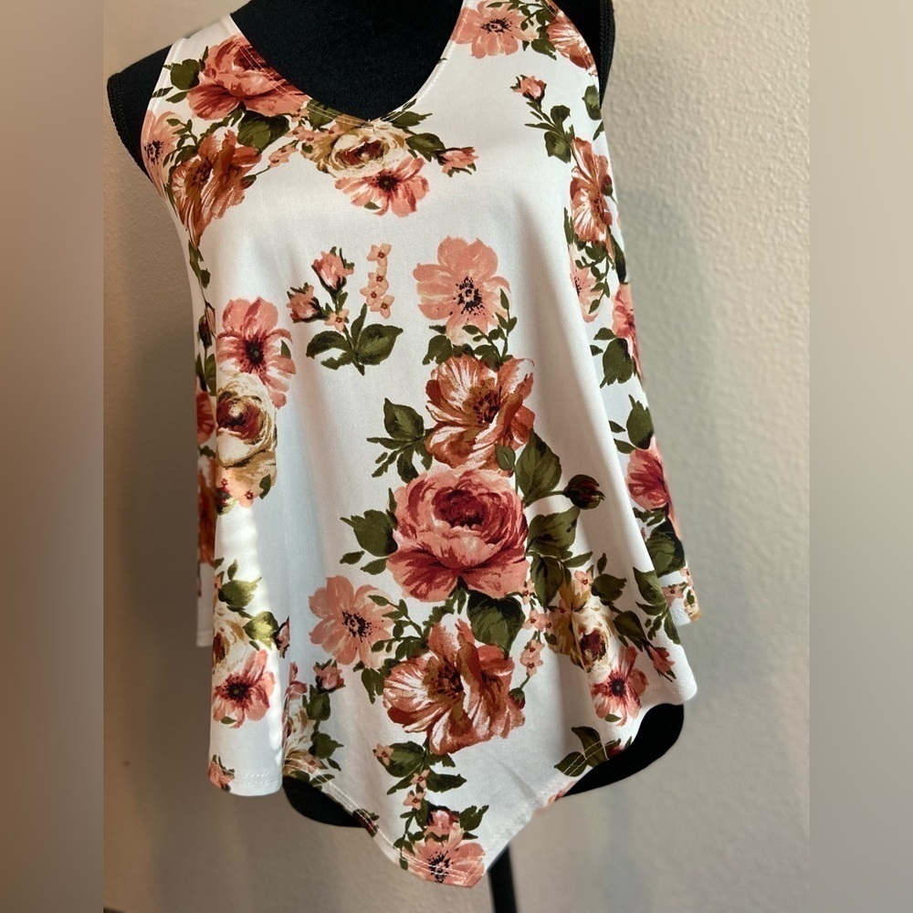 First Love~Pretty Floral Hanky Hem Top~V-Neck~Sleeveless~High Low Hemline~Size S